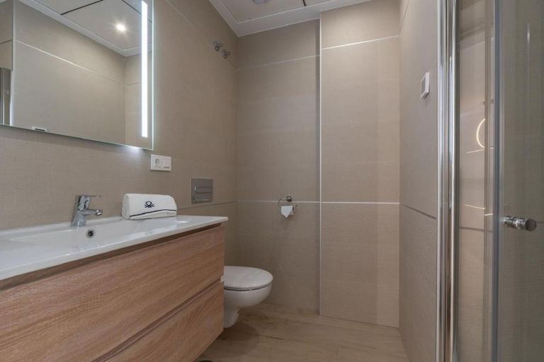 Property thumbnail 12