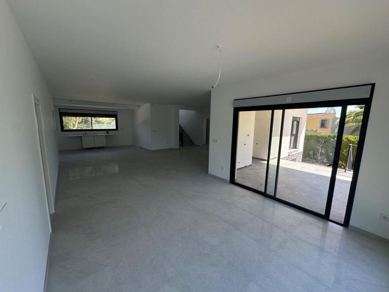 Property thumbnail 25