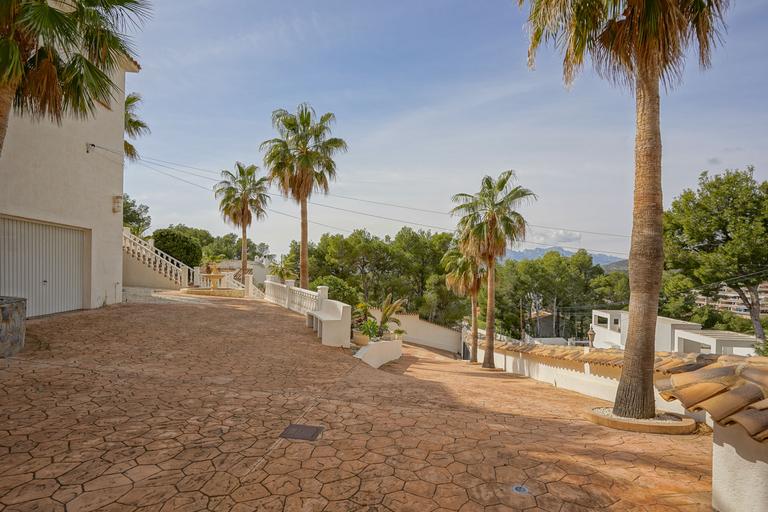 Property thumbnail 1