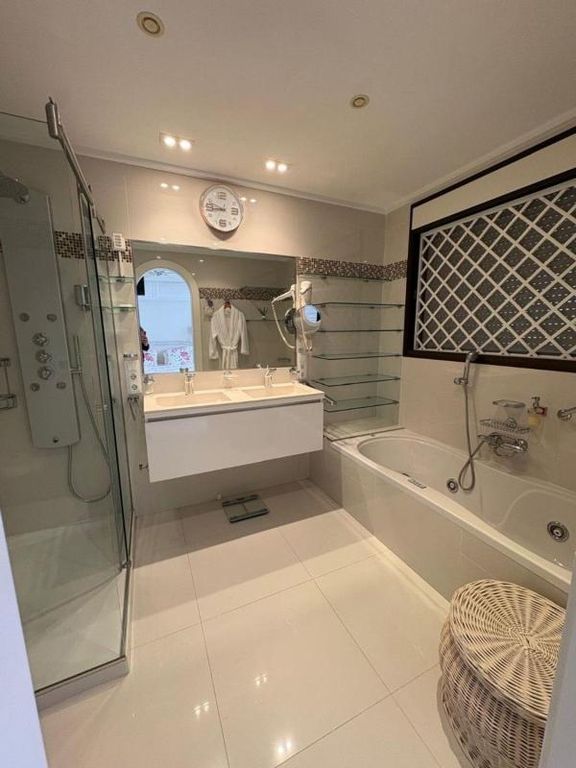 Property thumbnail 6