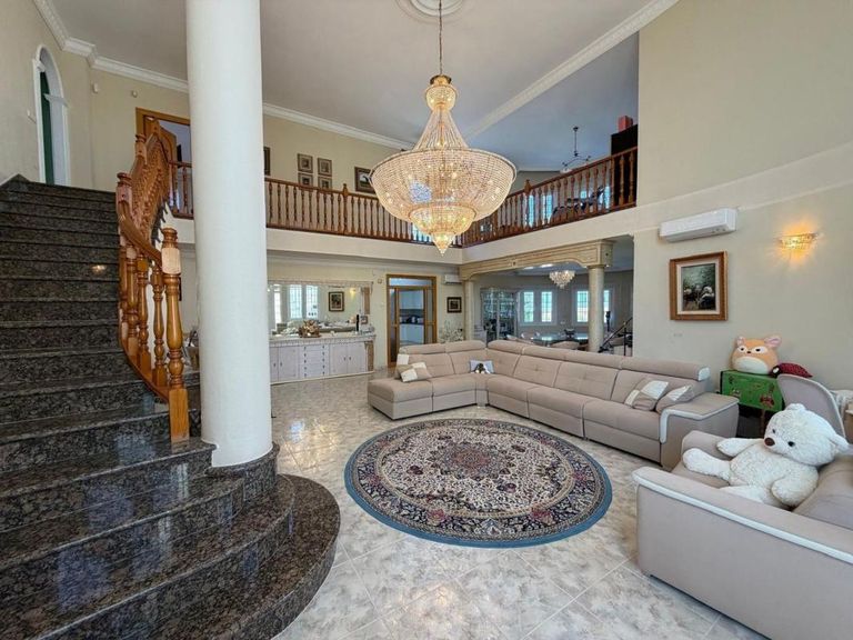Property thumbnail 9