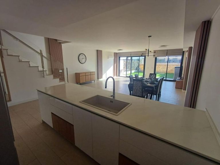Property thumbnail 6