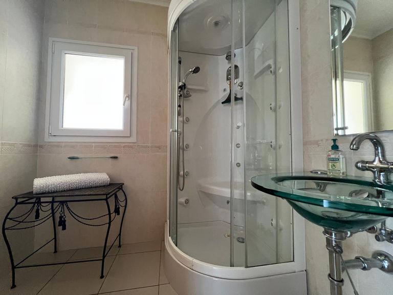 Property thumbnail 11