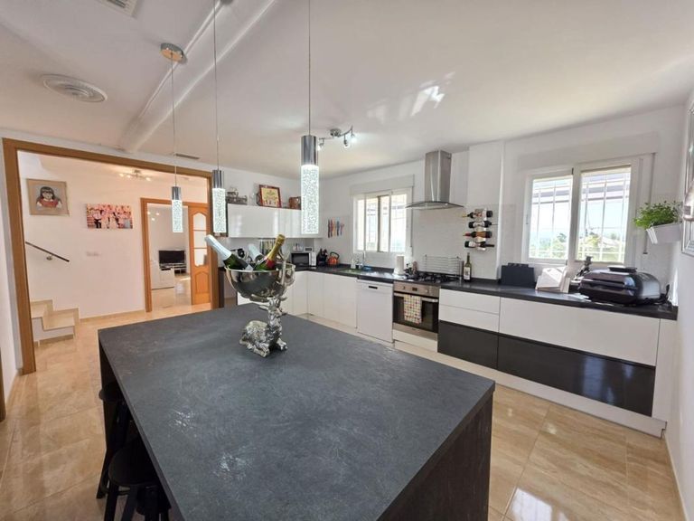 Property thumbnail 3