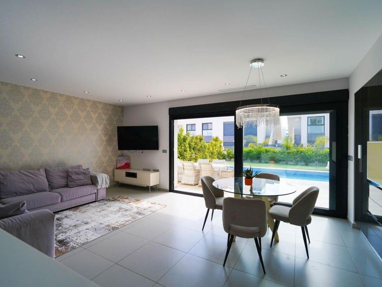 Property thumbnail 9
