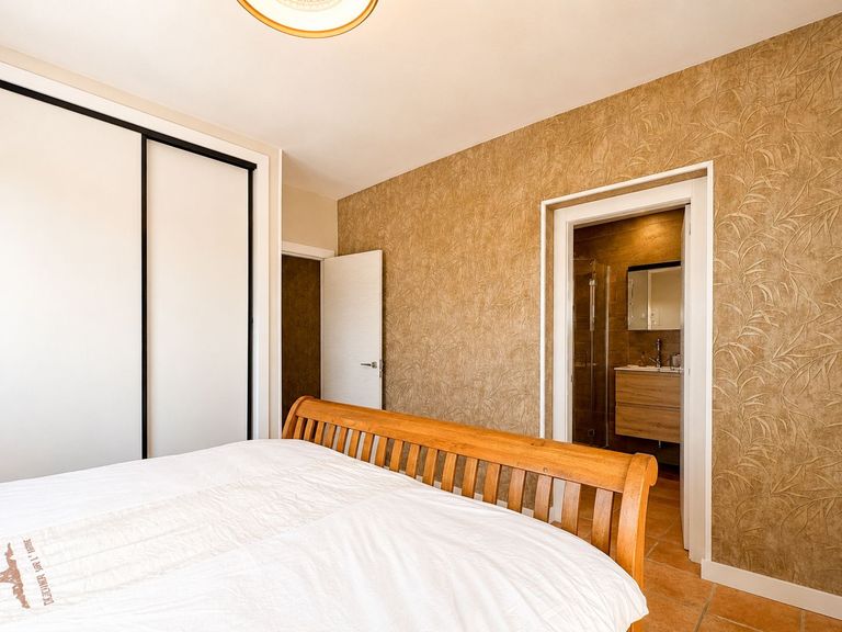 Property thumbnail 35
