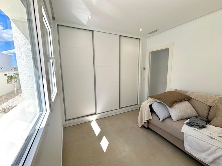 Property thumbnail 9