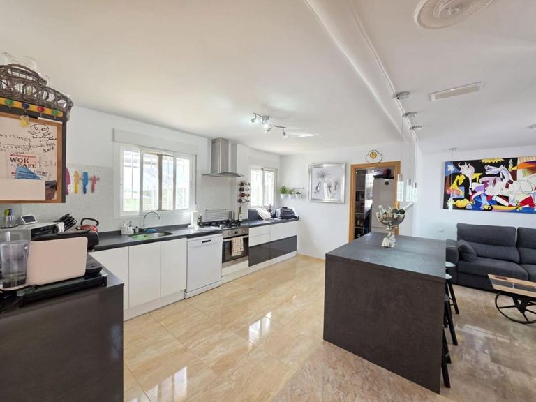 Property thumbnail 4