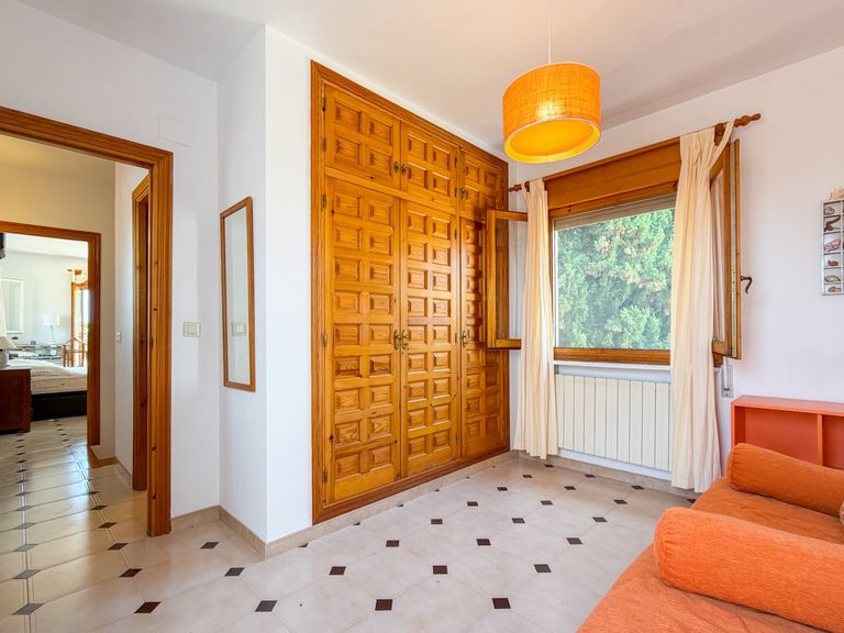 Property thumbnail 9