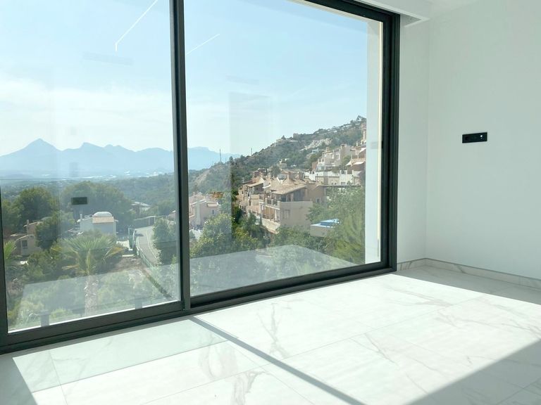 Property thumbnail 11