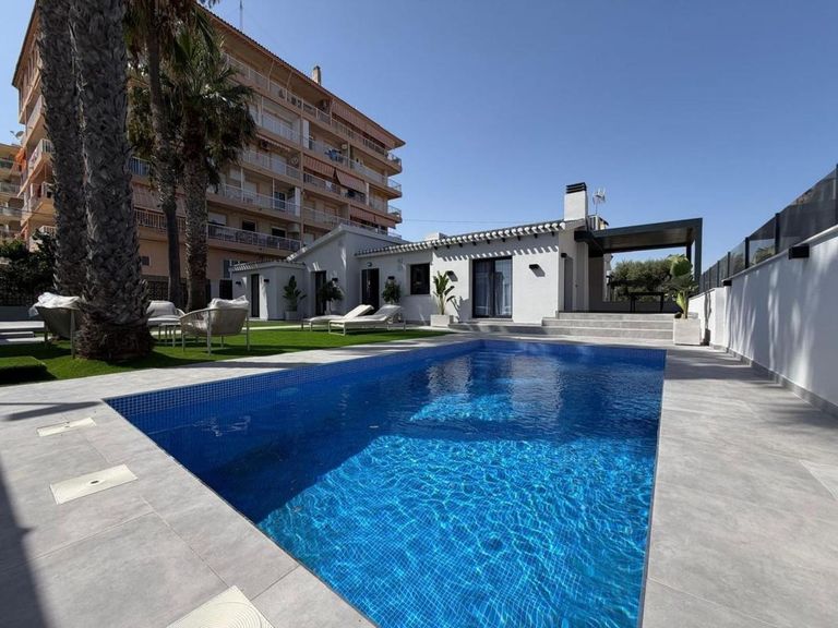 4 bedroom House / Villa in Costa Blanca, Costa Blanca - Property VC579644