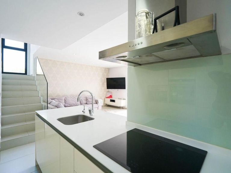 Property thumbnail 11