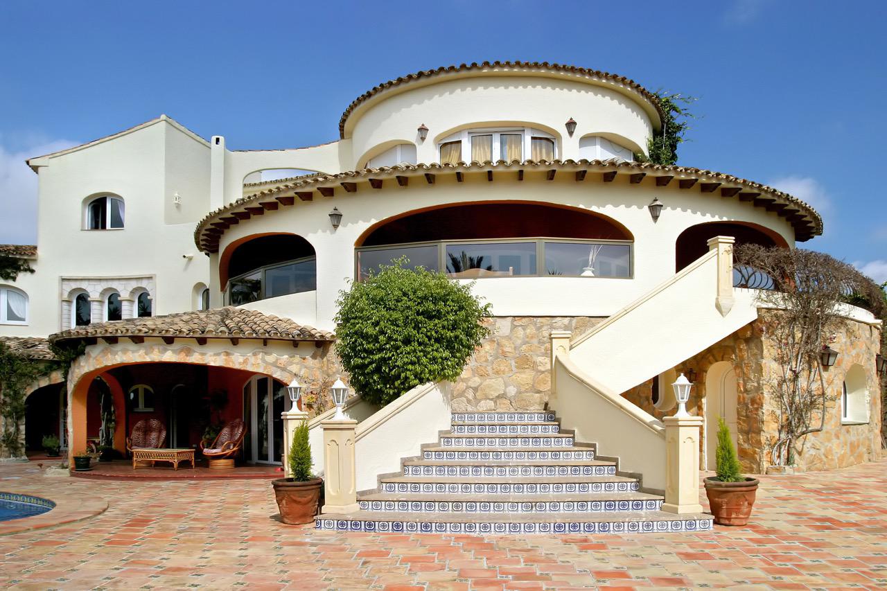 A traditional Spanish villa in Costa Almeria
